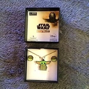 New Star Wars Mandalorian Earring and Necklace Set 💚